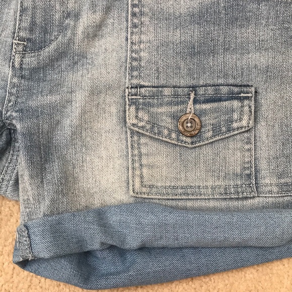 New York & Company Front Pocket Denim Shorts - Picture 3 of 4